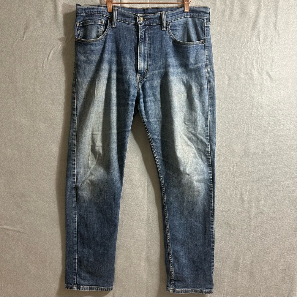 Levi’s 505 Jeans Men’s 36x31 Classic Straight Fit Medium Wash Distressed Hem
